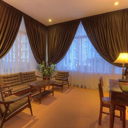 Prasats Boutique Hotel Phnom Penh Exterior foto